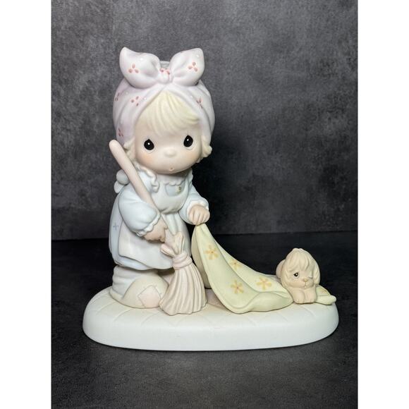 Precious Moments Figurine "Sweep All Your Worries Away" 1989 - Picture 1 of 6